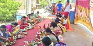 వినాయక నగర్ కమిటీ ఆధ్వర్యంలోగణపతి కుంకుమ పూజపాల్గొన్న మహిళలు