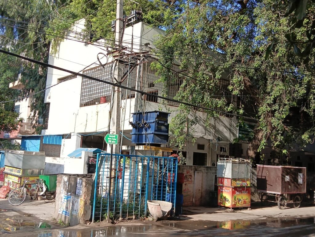 స్కూల్ రోడ్డే ఆక్రమణల అడ్డా!