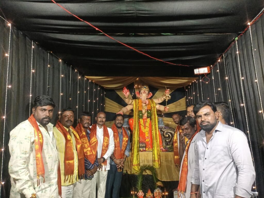 విఘ్నహర్త యూత్ ఆధ్వర్యంలో అన్నదానం