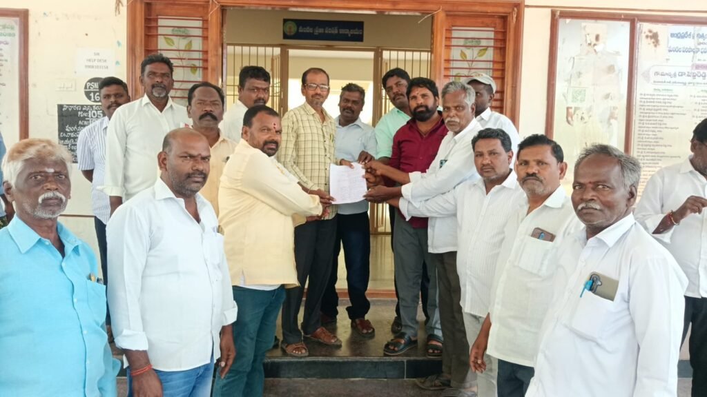 అంబేద్కర్‌ను కించపరిస్తే ఊరుకునేది లేదు