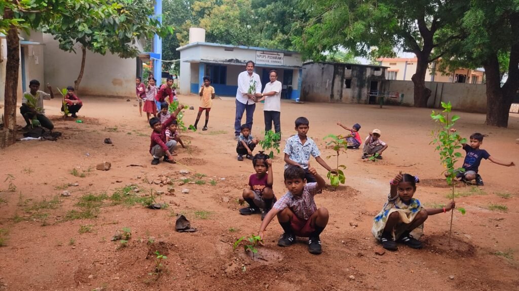 విద్యార్థుల చేత మొక్కలు నాటించి పర్యావరణ పరిరక్షణకు ప్రాధాన్యం
