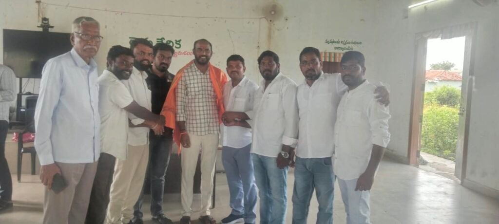 రాష్ట్ర సర్పంచుల ఫోరం వర్కింగ్ ప్రెసిడెంట్ ను సన్మానించిన దూలిమిట్ట మండల సర్పంచులు