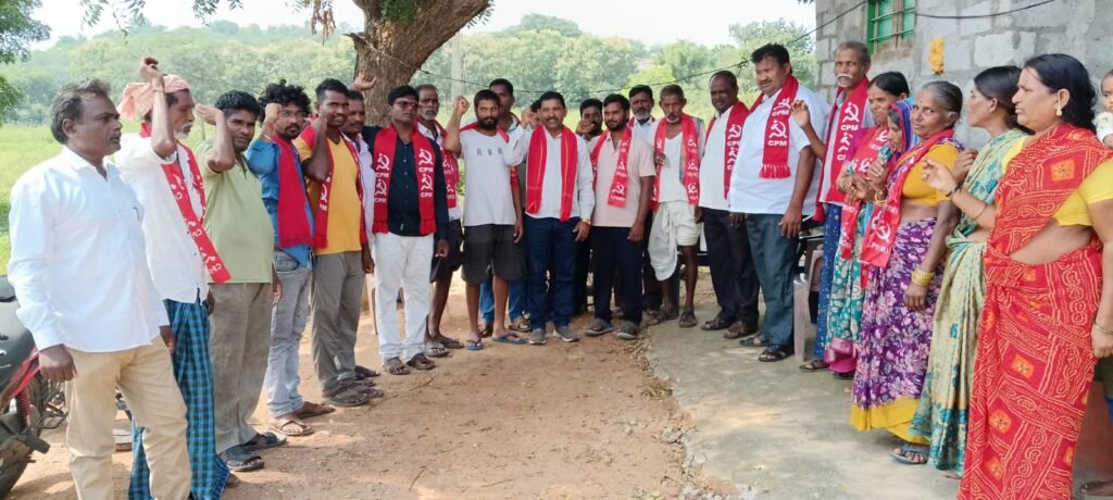 రత్న తండాకు రోడ్డు సౌకర్యం కల్పించాలి