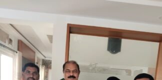ఎంపీ చామల కిరణ్ కుమార్ రెడ్డి, మాజీ ఎమ్మెల్యే కొమ్మూరి ప్రతాప్ రెడ్డిలను మర్యాదపూర్వకంగా కలిసిన సేవాదళ్ జిల్లా అధ్యక్షుడు జాయ మల్లేష్