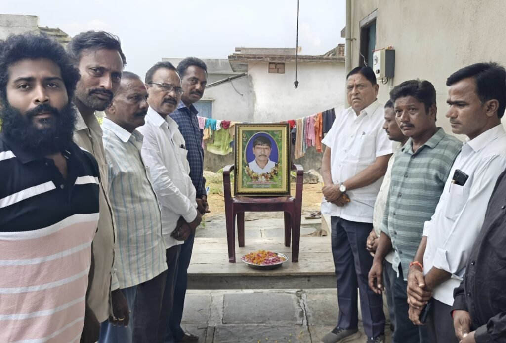 సాయిలు కుటుంబాన్ని పరామర్శించిన రెడ్యా
