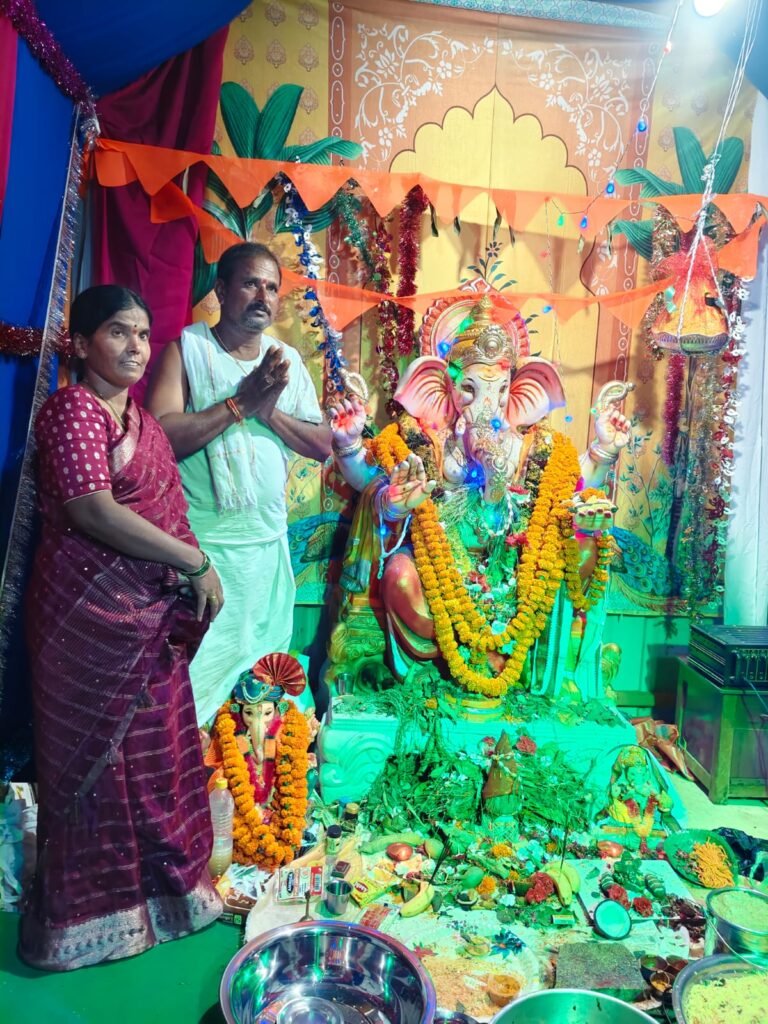 మక్తగూడ గ్రామంలో వినాయక పూజ కార్యక్రమంలో పాల్గొన్న బచ్చన్నోళ్ల ప్రభాకర్ రెడ్డి దంపతులు