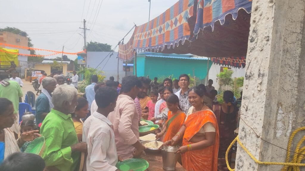 పెద్ద పోచారంలో ఘనంగా మహా అన్నదానం