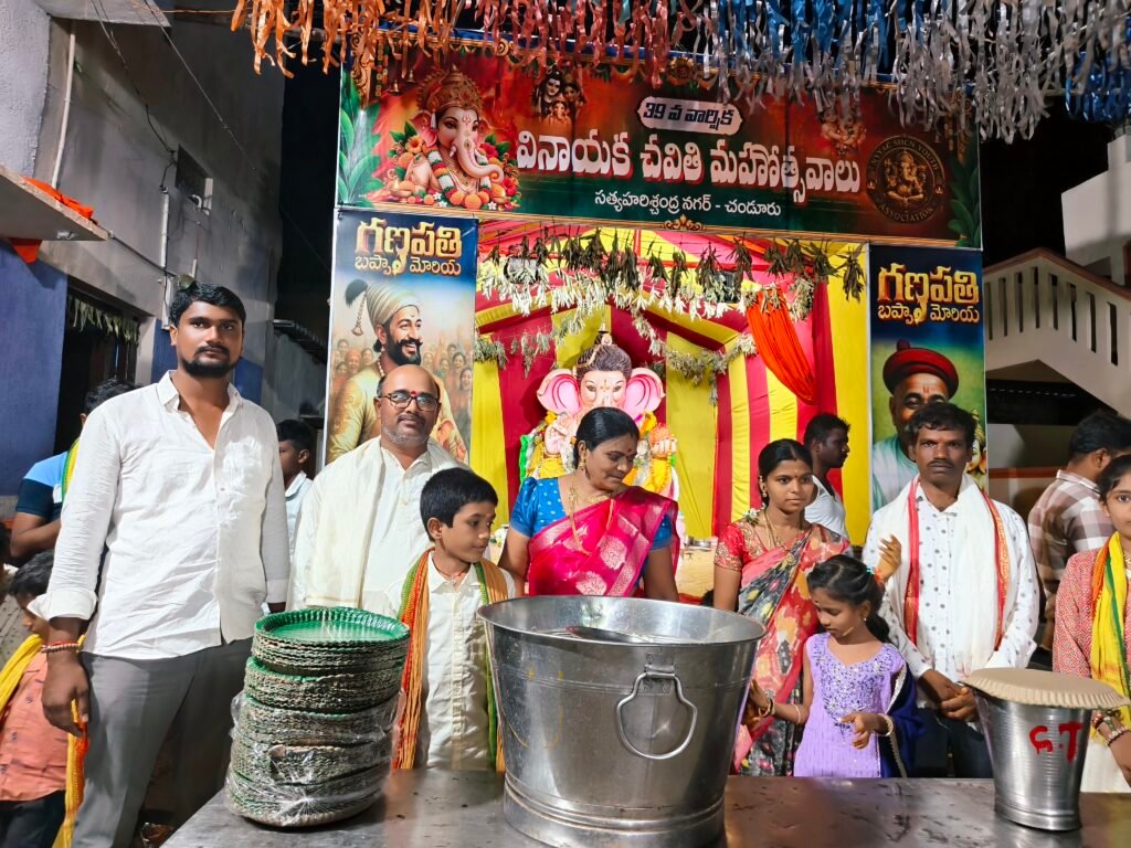 నవ యువ యూత్ అసోసియేషన్ ఆధ్వర్యంలో అన్నప్రసాద వితరణ