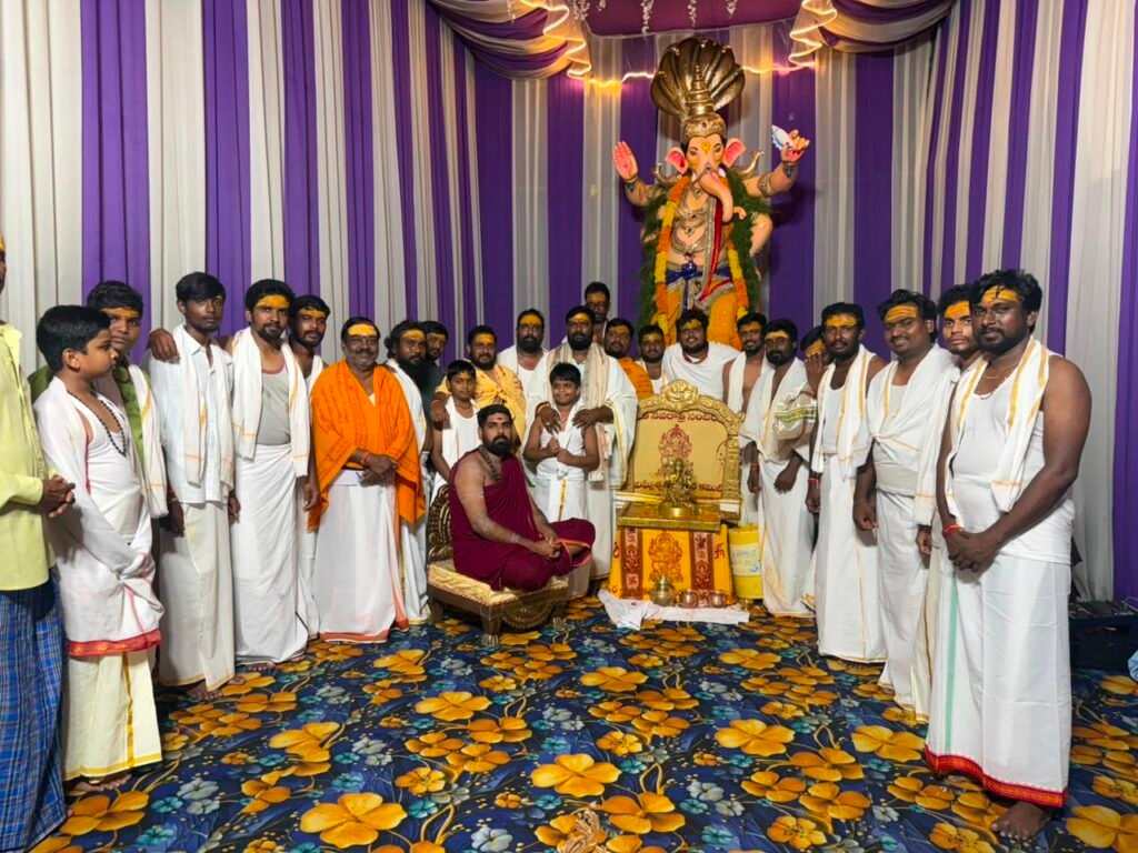 పలు వార్డులలో విఘ్నేశ్వర స్వామివారిని దర్శించుకున్న