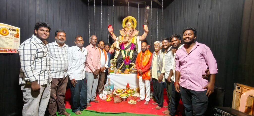 కేఎల్ మహేంద్ర కాలనీలో జై శ్రీ రామ్ యూత్ ఆధ్వర్యంలో ప్రత్యేక పూజలు, అన్నదానం