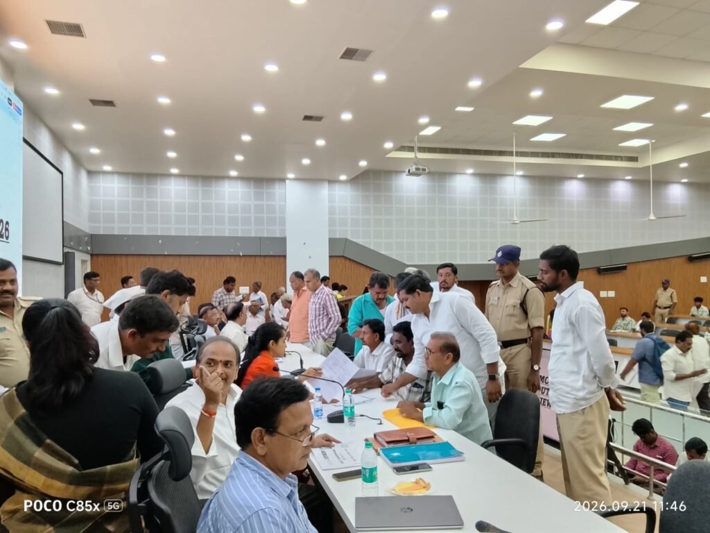 బొప్పాపురంలో రెవెన్యూ రికార్డులపై వివాదం.. జాయింట్ కలెక్టర్ కు ఫిర్యాదు చేసిన బాధితుడు, న్యాయం చేస్తామని హామీ*