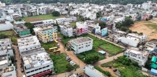 పలాస జంట పట్టణాల్లో నేరాలను అరికట్టేందుకు డ్రోన్లు సర్వే చేస్తున్న కాశీబుగ్గ పోలీస్