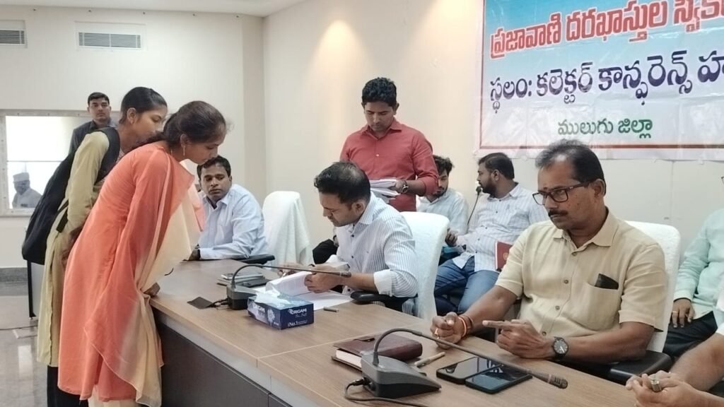 ప్రజావాణి అర్జీల పరిష్కారంలో జాప్యానికి తావివ్వొద్దు