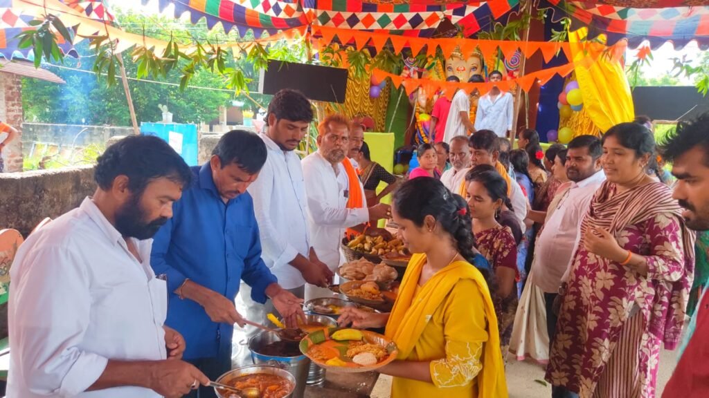 లోక్యతండలో ఘనంగా మహా అన్నదానం