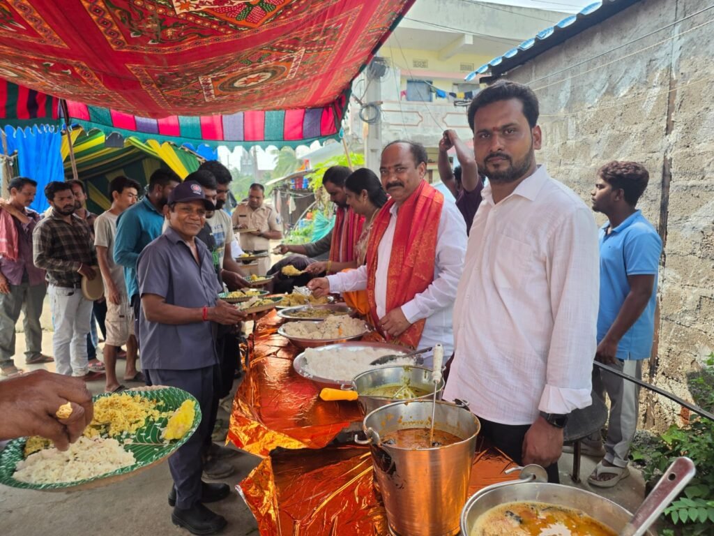 గణనాథుడి సన్నిధిలో కాంగ్రెస్ నాయకులు ప్రత్యేక పూజలు*