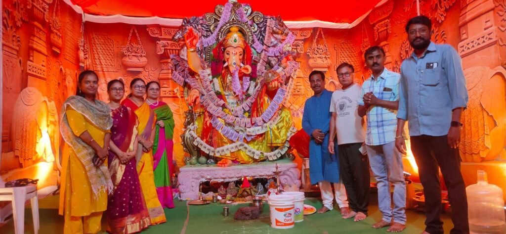 మిర్యాలగూడ డాక్టర్స్ కాలనీ నందు ఘనంగా బొజ్జ గణపయ్యకు పూజలు.