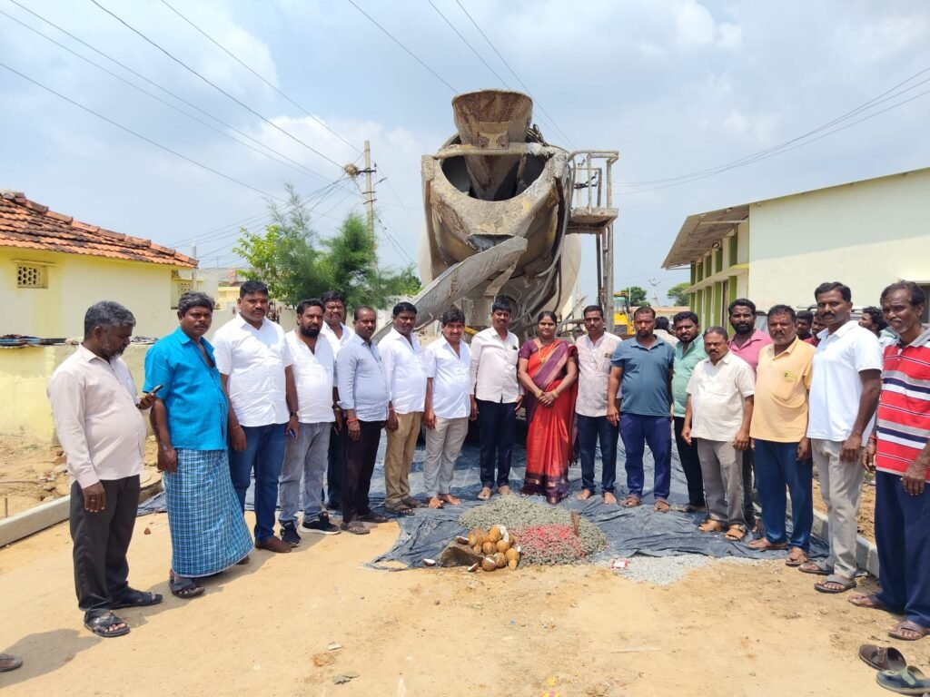 తాళ్లపల్లిలో సీసీ రోడ్డు పనులకు శ్రీకారం