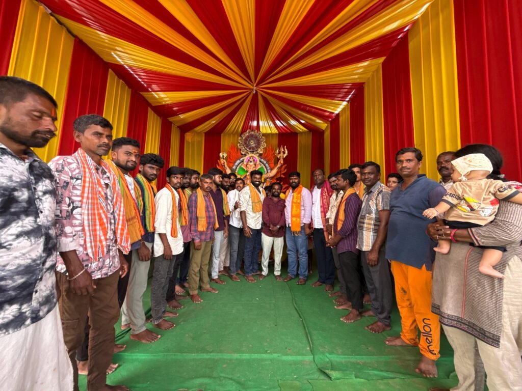 పలు వార్డులలో విఘ్నేశ్వర స్వామివారిని దర్శించుకున్నమున్సిపల్ చైర్మన్ మొలుగు ప్రశాంత్ కుమార్
