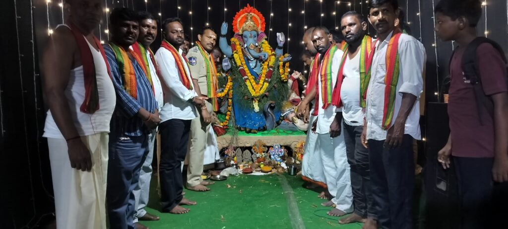 బీమ్ యూత్ అసోసియేషన్‌లో భక్తి వెల్లువ