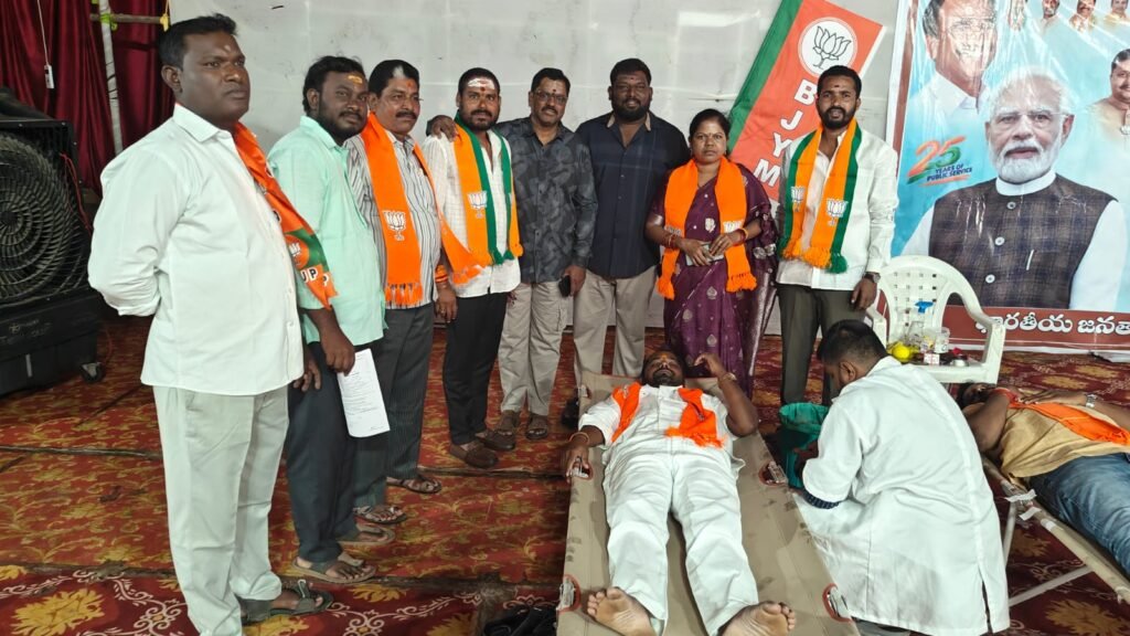 మోదీ 25 ఏళ్ల ప్రజా సేవకు ఘన నివాళి.. సేవా సంకల్ప్ అభియాన్‌లో రక్తదాన శిబిరం