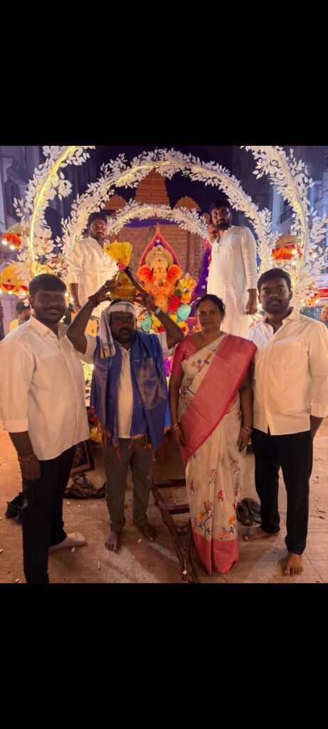 రూ.2.52 లక్షలకు వినాయకుడి లడ్డూ వేలం  దోమకొండ వెంకటరమణకు దక్కిన లడ్డూ
