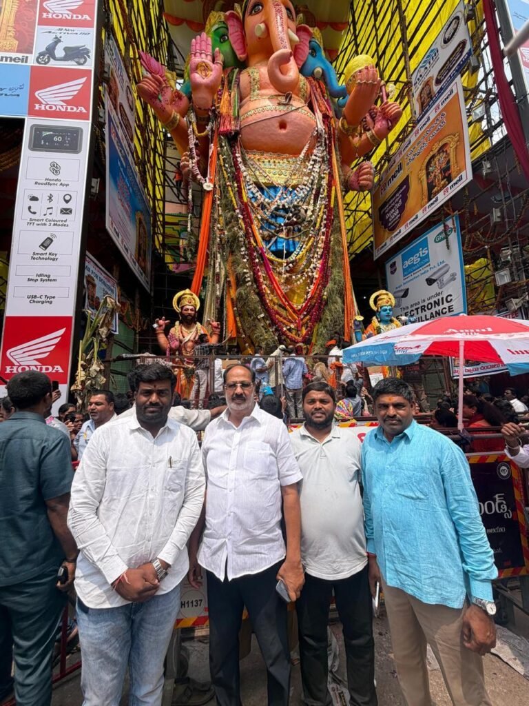 ఖైరతాబాద్ మహా గణపతిని దర్శించుకున్న ఎల్లంపేట్ 23వ వార్డు కౌన్సిలర్ మొహమ్మద్ ఆరీఫ్