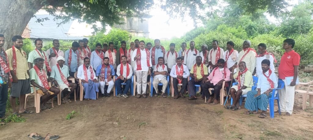 సీపీఎం ప్రజా ఉద్యమాలకు ఆకర్షితులై శ్రీపతిపల్లిలో భారీగా చేరికలు
