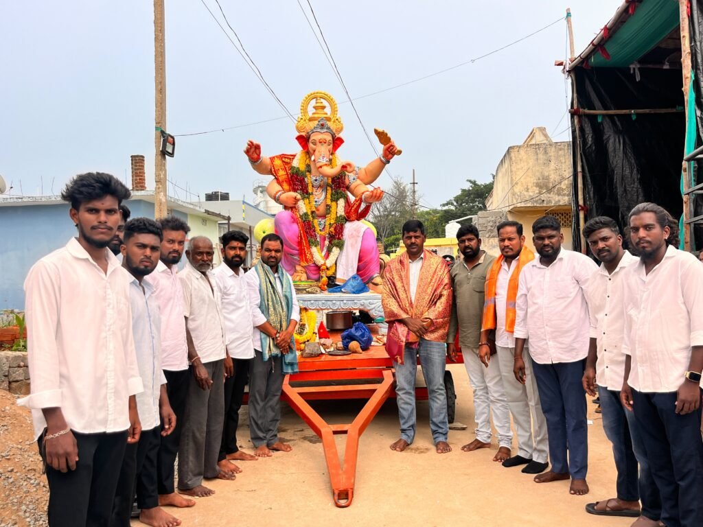 భక్తిశ్రద్ధలతో వినాయకుని శోభాయాత్ర,