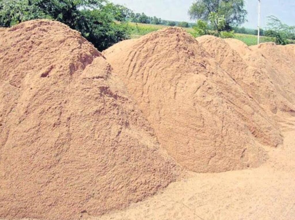 ఇసుక కుప్పల బహిరంగ వేలానికి ప్రకటన