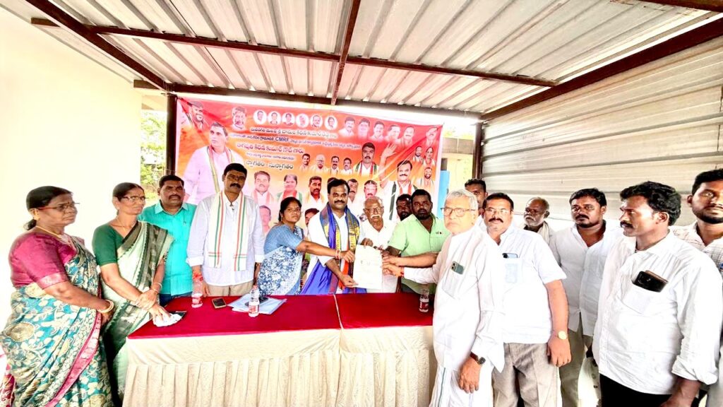 నిరుపేదలకు CMRF చెక్కుల పంపిణీ