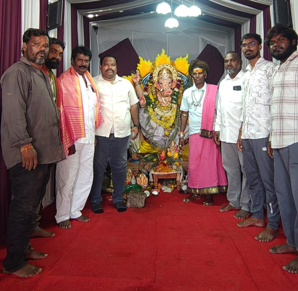చత్రపతి శివాజీ టీం యూత్ ఆధ్వర్యంలో శ్రీ లక్ష్మీనరసింహస్వామి కాలనీ ఫేస్ -I లో ఘనంగా వినాయక అన్న ప్రసాద వితరణ