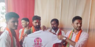 గణేష్ ఉత్సవ కమిటీ సభ్యులకు టీ-షర్ట్లు, బహుమతుల పంపిణీ