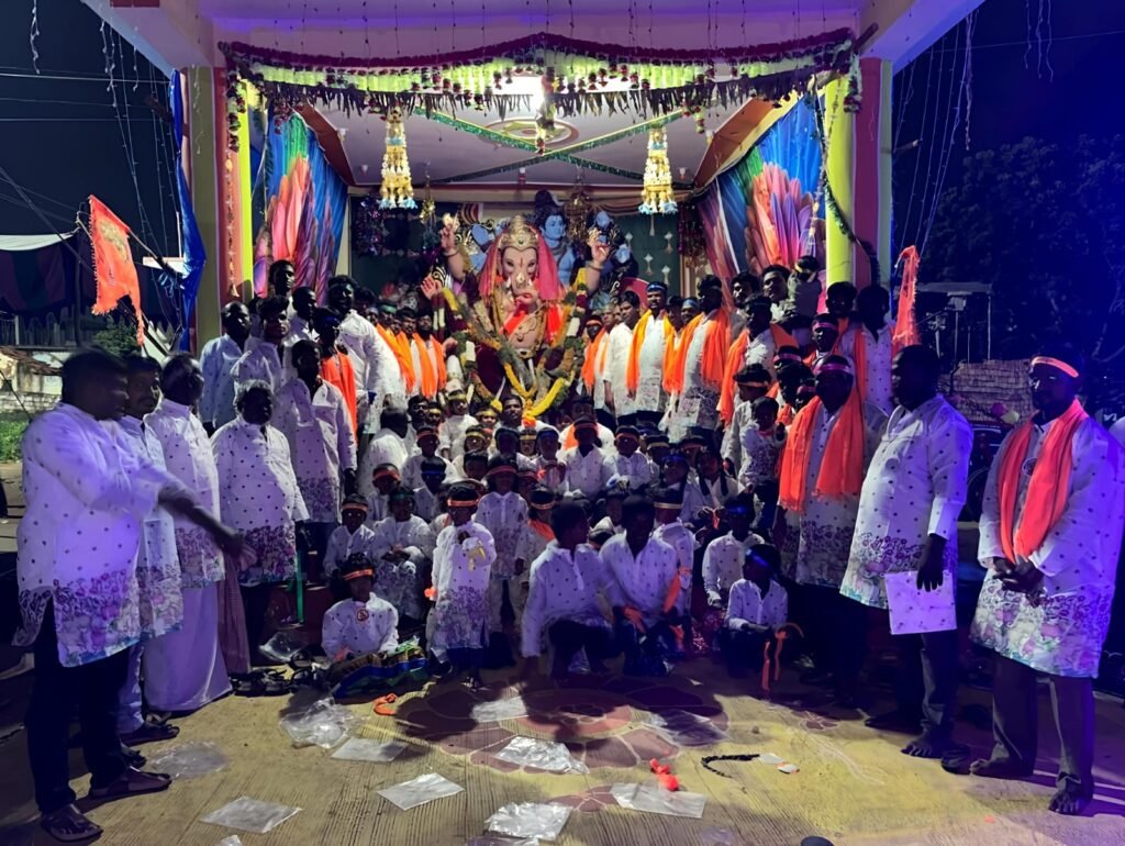 సీతారాంపూర్ వడ్డెర సంఘం ఆధ్వర్యంలో గణనాథుని మొదటి లడ్డు వేలం 61,000