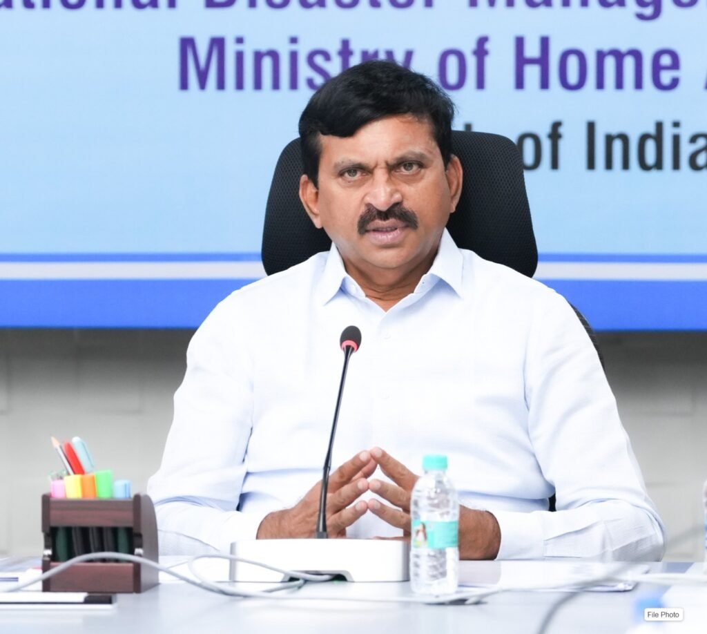 అల్పపీడనం ప్రభావంతో భారీ వర్షాలు..