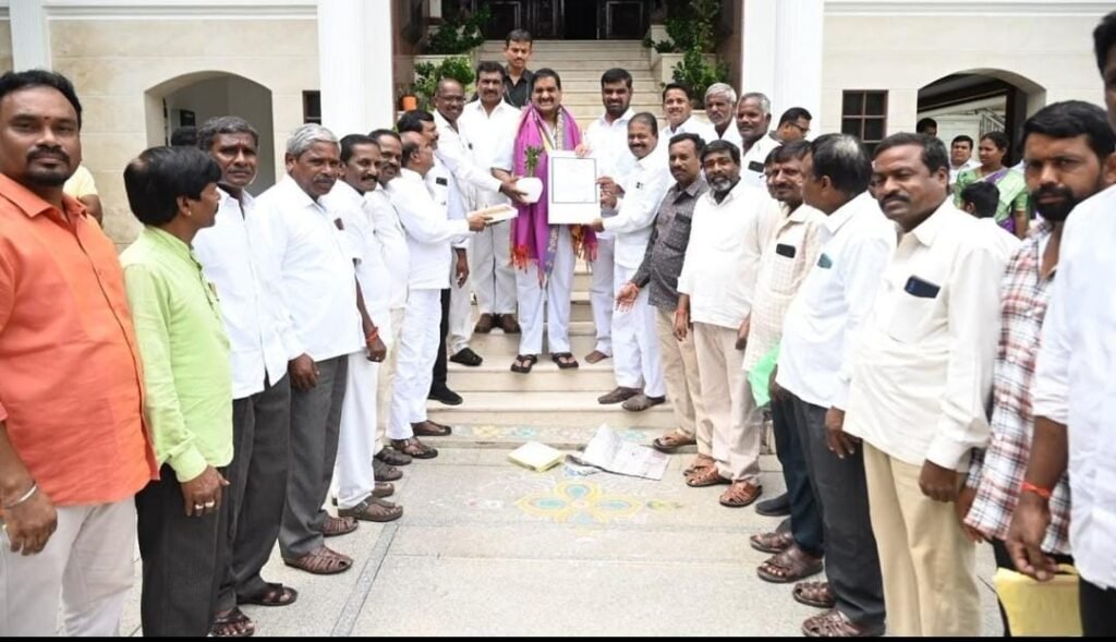 ఎమ్మెల్యే మల్‌రెడ్డి రంగారెడ్డిని కలిసిన పెద్దమ్మతల్లి రైతు సహకార సంఘం సభ్యులు