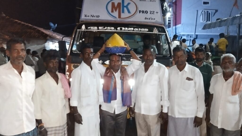 కన్ సాన్‌పల్లిలో రూ.46,800లకు 10 కిలోల లడ్డూ కైవసం చేసుకున్న బి ఆర్ ఎస్ యువ నాయకుడు ధీరజ్ రెడ్డి