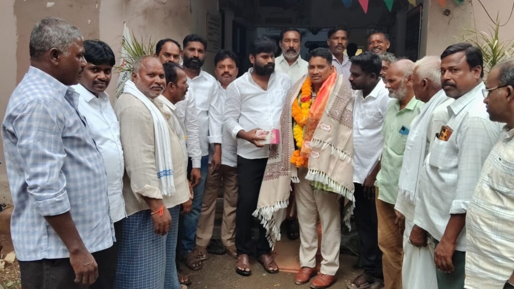 కలసపాడు నూతన ఎస్సై హనుమంతును మర్యాదపూర్వకంగా సన్మానించిన మండల టీడీపీ నాయకులు
