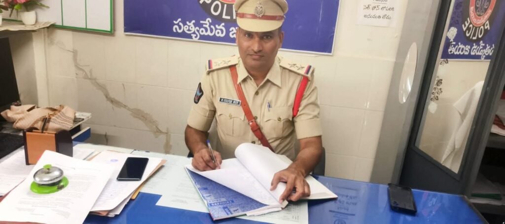 కాశినాయన మండల నూతన ఎస్‌ఐగా డాక్టర్ నాయక్ బాధ్యతల స్వీకరణ: