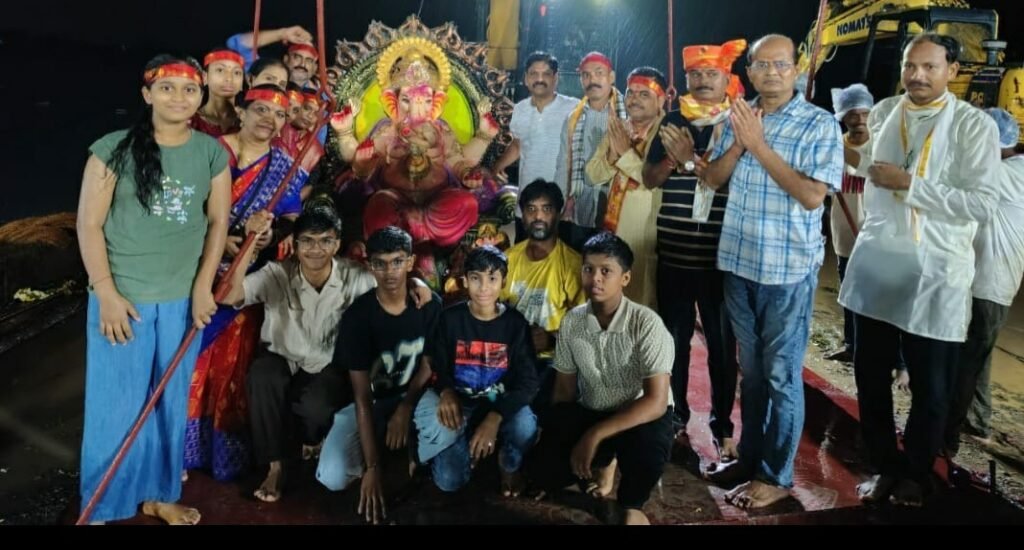 భక్తిశ్రద్ధలతో  అపార్ట్‌మెంట్ వినాయక నిమజ్జనం