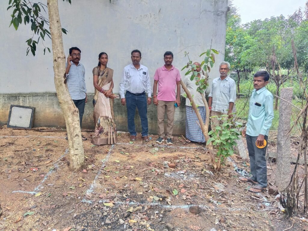 ఇంకుడు గుంత నిర్మాణానికి ముగ్గు పోసిన సర్పంచ్ సత్యనారాయణ గౌడ్