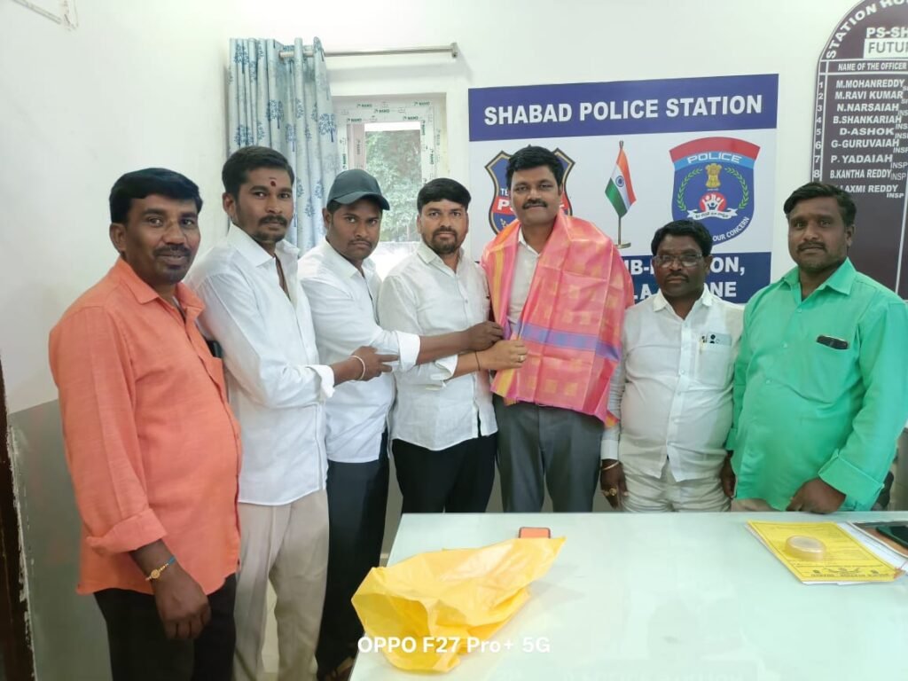 సీఐ లక్ష్మారెడ్డి, ఎస్‌ఐలకు ఎమ్మార్పీఎస్ నాయకుల సన్మానం