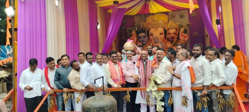 వైభవంగా సింగరేణి వరసిద్ధి వినాయకుని శోభాయాత్ర