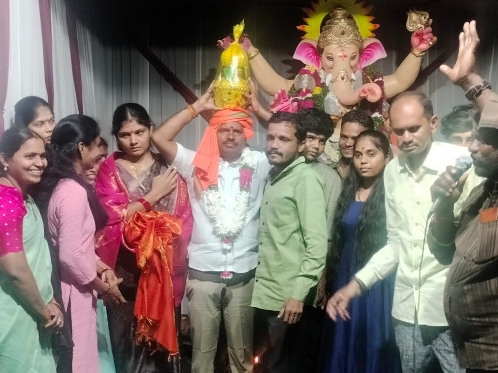 లడ్డూ వేలంలో సర్పంచ్ సంతోష్‌దే హవా