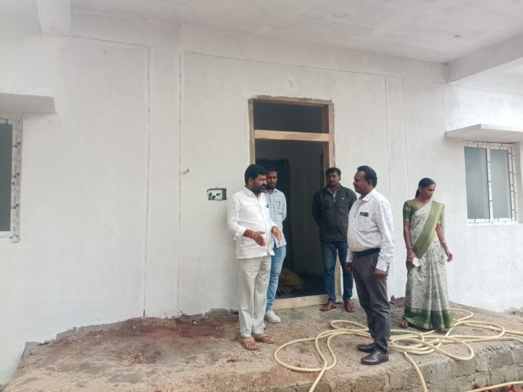 వి బి జి రామ్ జి అభివృద్ధి పనులను పరిశీలించిన ఎంపిడిఓ శ్రీనివాస్
