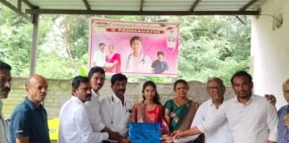 ఎంబీబీఎస్ సీటు సాధించిన గాజుల పద్మావతికి ఘన సన్మానం