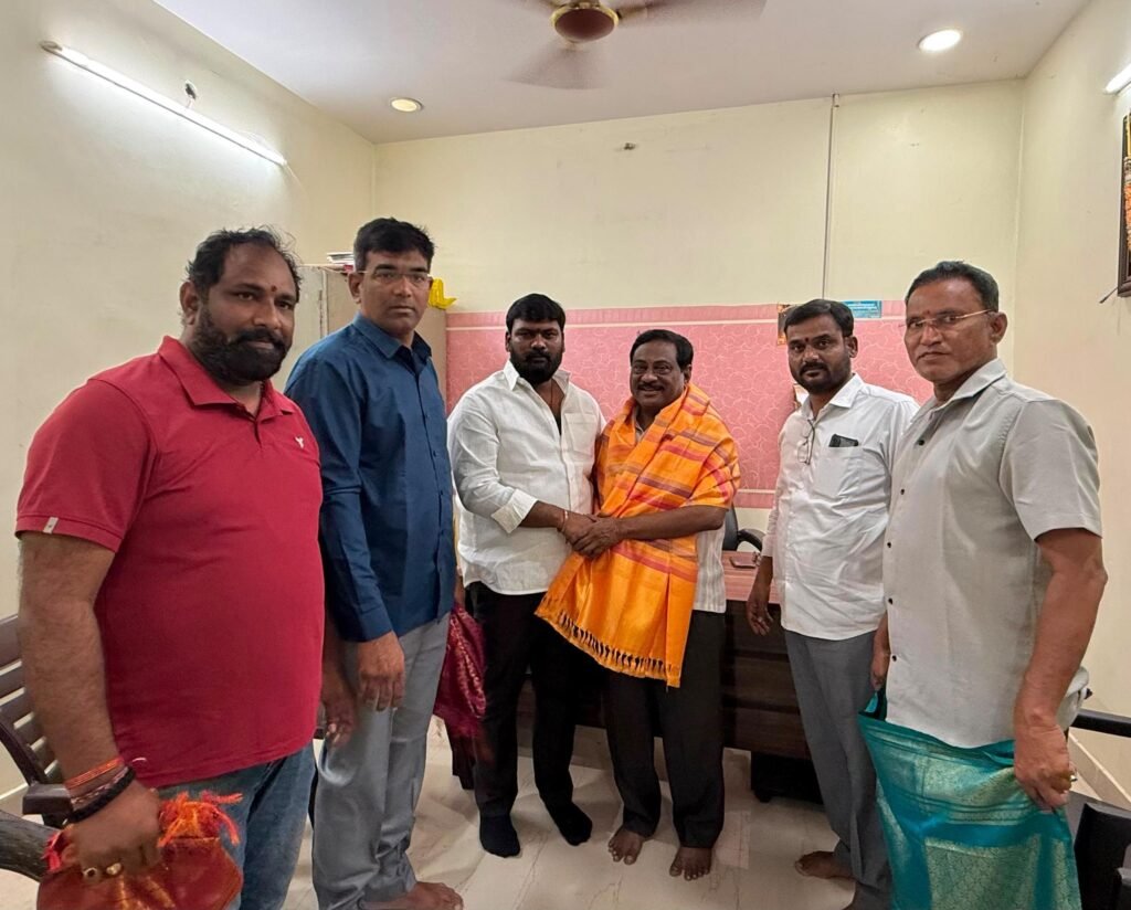 జిల్లా కాటన్ మిల్లర్స్ అసోసియేషన్ అధ్యక్షులు ఎన్నికైన బచ్చు భాస్కర్ కు సన్మానం