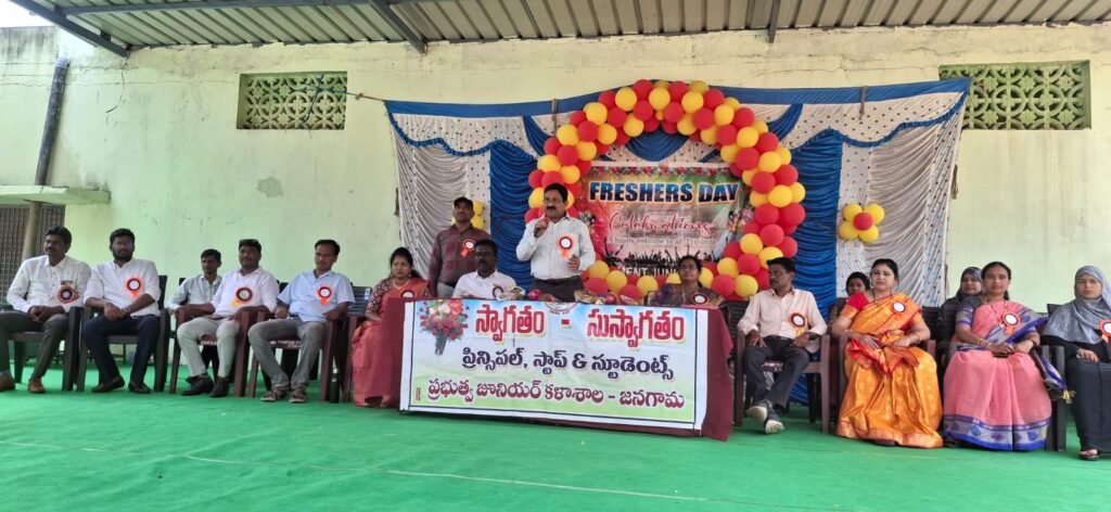 విద్యార్థులు ఉన్నత లక్ష్యాలను ఎంచుకోవాలి