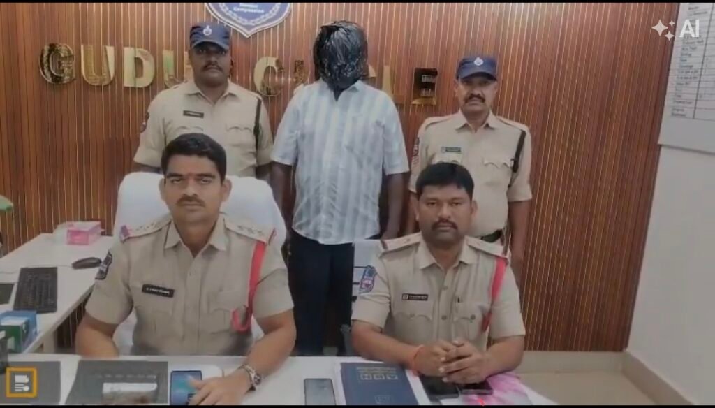 యువత భవిష్యత్తును కాపాడుతున్న పోలీసులు