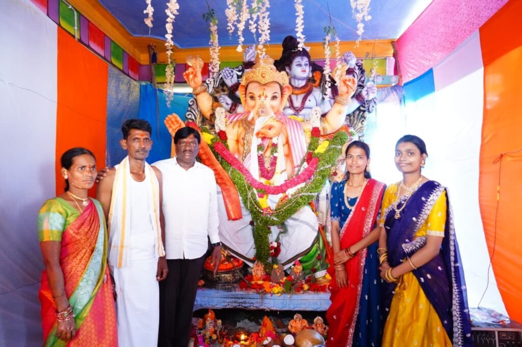 ఇప్పాయిపల్లిలో ఘనంగా గణనాథునికి ప్రత్యేక పూజలు