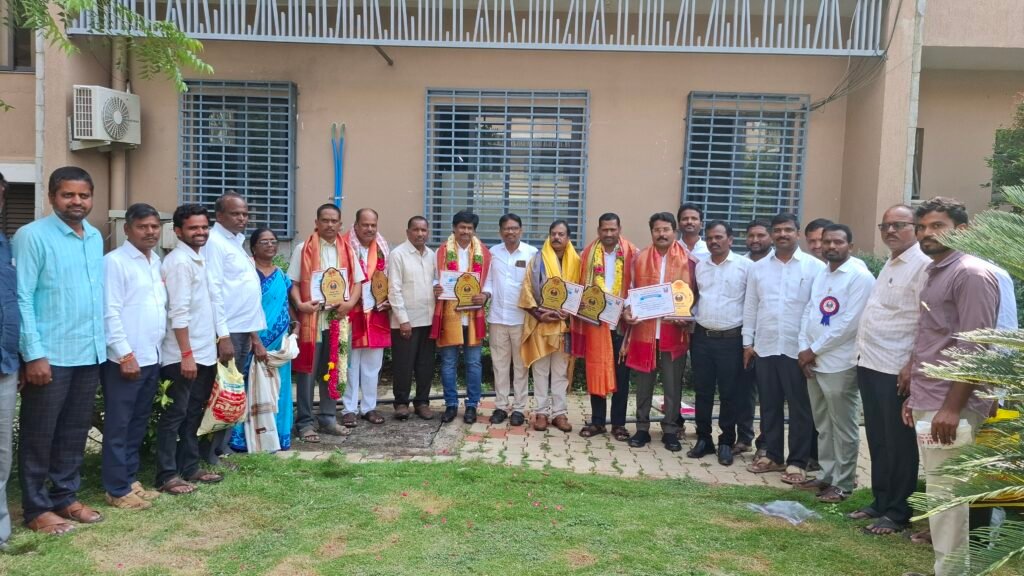 జిల్లా ఉత్తమ ఉపాధ్యాయులకు ఘన సన్మానం